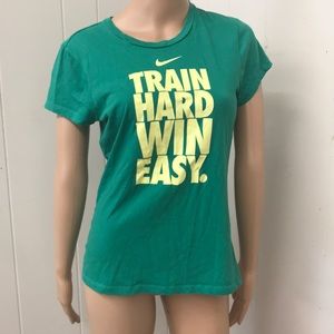 Nike Train Hard Win Easy. T-shirt. Green Yellow